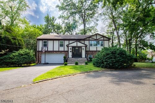 7 Campi Ct, Dumont, NJ, 07628-1701 | Card Image