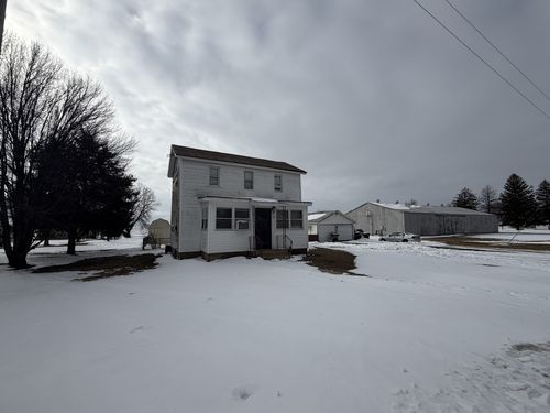 215 Grove St, Weldon, IL, 61882-4624 | Card Image