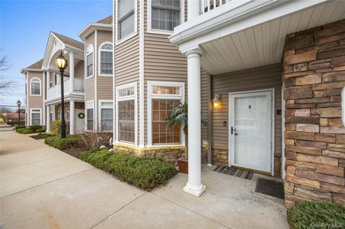 5 Jacqueline Way, Babylon, NY, 11703-1206 | Card Image