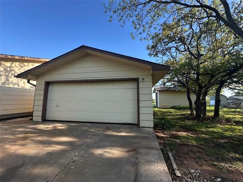 305 Red Hill Rd, Meeker, OK, 74855-9052 | Card Image