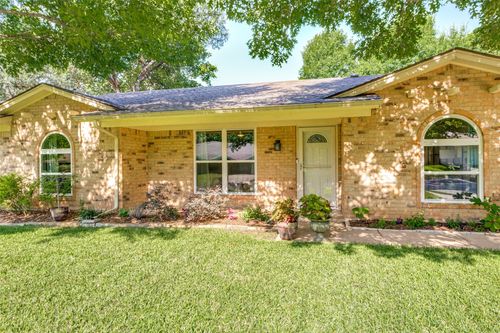 417 Arcadia Street, Hurst, TX, 76053 | Card Image