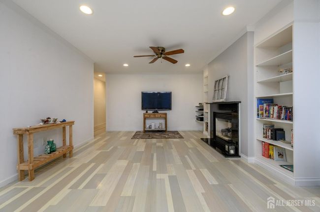 14 Temple Ter, House other with 3 bedrooms, 2 bathrooms and null parking in Lawrence NJ | Image 12