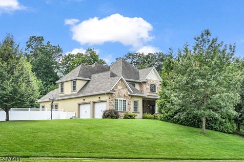 8 Eden Ln, Whippany, NJ, 07981-1409 | Card Image
