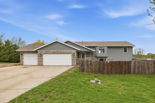 618 Hunter Cir, Winsted, MN, 55395-1053 | Card Image