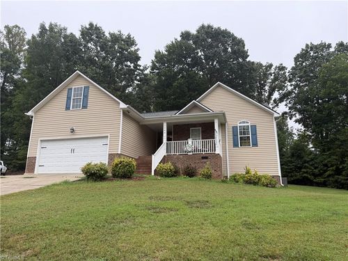 140 Laurel Ridge Ct, Reidsville, NC, 27320-9647 | Card Image