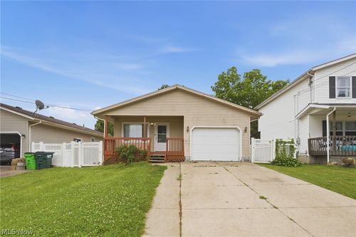 1094 Stratford St, Barberton, OH, 44203-7570 | Card Image