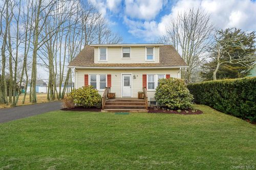 14 Tuttle Ave, Eastport, NY, 11941-1307 | Card Image