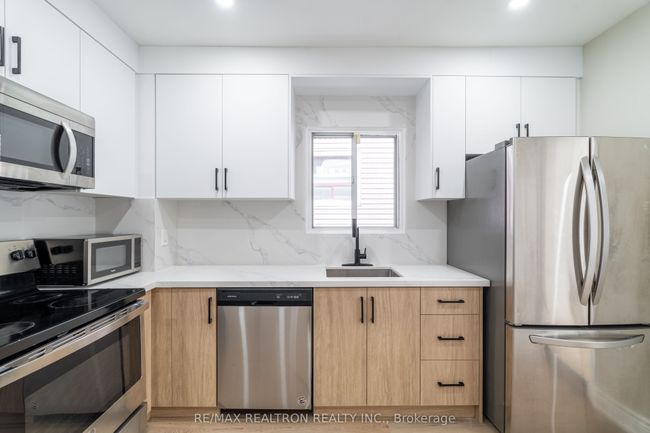 1181 Dovercourt Rd, House other with 5 bedrooms, 3 bathrooms and null parking in Toronto ON | Image 7