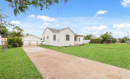 108 Fichter St, Houston, TX, 77022-2018 | Card Image