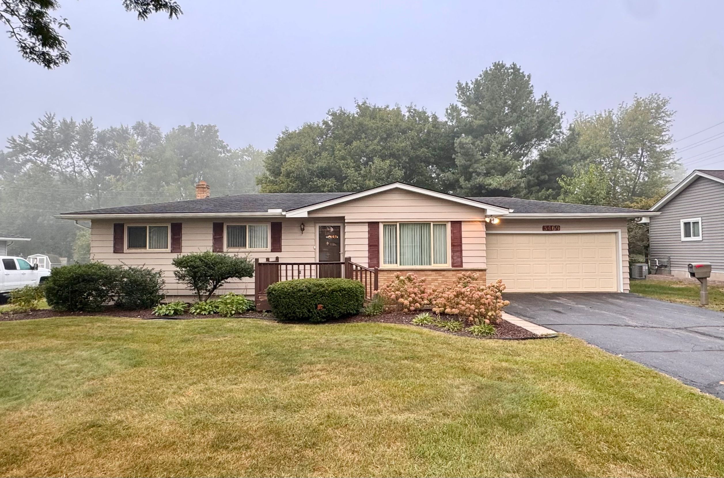 Plains Dr, Waterford, MI 48329