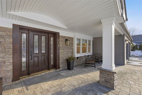 5 Stafford Ln, Stony Brook, NY, 11790-3112 | Card Image