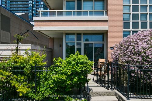 22-6 Pirandello St, Toronto, ON, M6K0B1 | Card Image