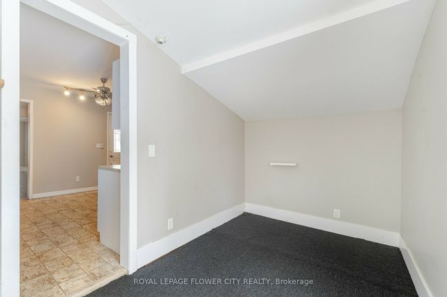 189 Dundas St N, House attached with 3 bedrooms, 2 bathrooms and 5 parking in Cambridge ON | Image 11
