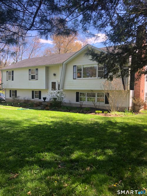 3 Short Ln, Simsbury, CT, 06070-1235 | Card Image