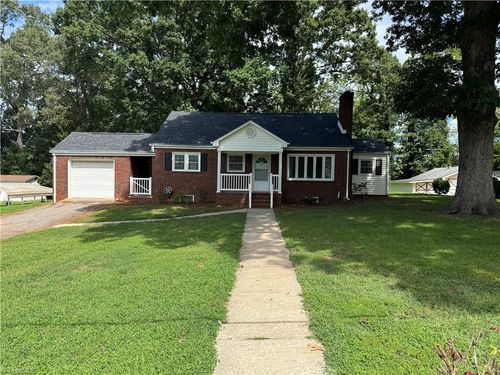 1123 Manning St, Eden, NC, 27288-5980 | Card Image