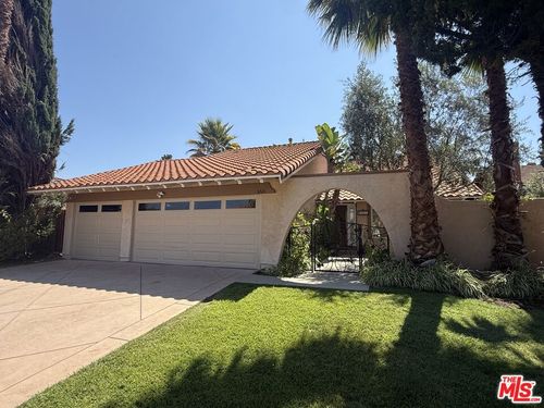 6324 Aquarius Ave, Agoura Hills, CA, 91301-1708 | Card Image