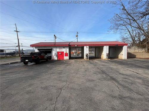 1 Limeberger Creek Rd, Poca, WV, 25159-7229 | Card Image