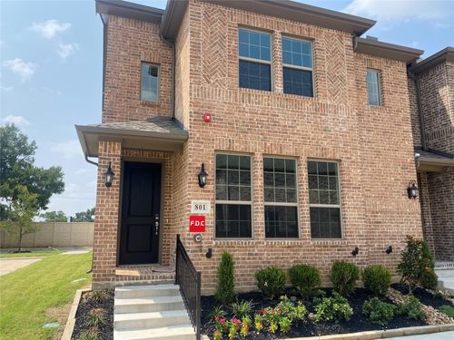 801 Ponds Edge Ln, Euless, TX, 76040-4587 | Card Image