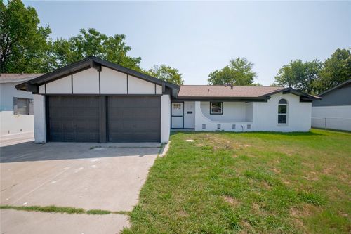 224 Southway Dr, Everman, TX, 76140-3512 | Card Image