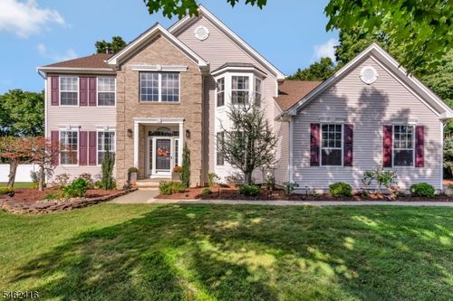 2 Saunders Ln, Hackettstown, NJ, 07840-5526 | Card Image