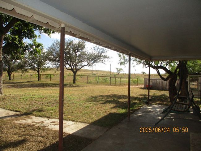 420 Juniper Rd, House other with 3 bedrooms, 2 bathrooms and 3 parking in Bronte TX | Image 21