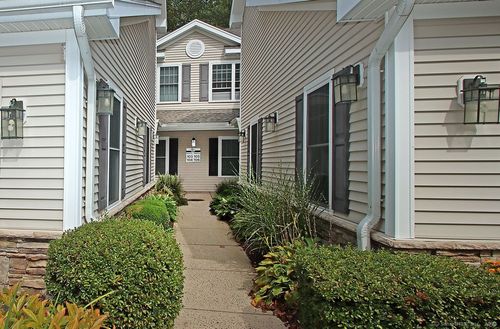 103-35 Todd St, Hamden, CT, 06518-1546 | Card Image