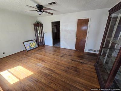 129 E 15th Street, House other with 3 bedrooms, 1 bathrooms and null parking in Irving TX | Image 2