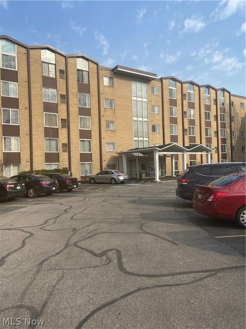 304-25735 Lorain Rd, North Olmsted, OH, 44070-3333 | Card Image