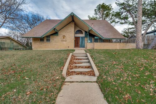 1905 Huntington Dr, Grand Prairie, TX, 75051-3732 | Card Image