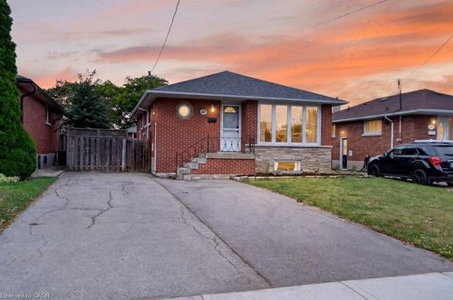40 Clarendon Ave, Hamilton, ON, L9A3A1 | Card Image