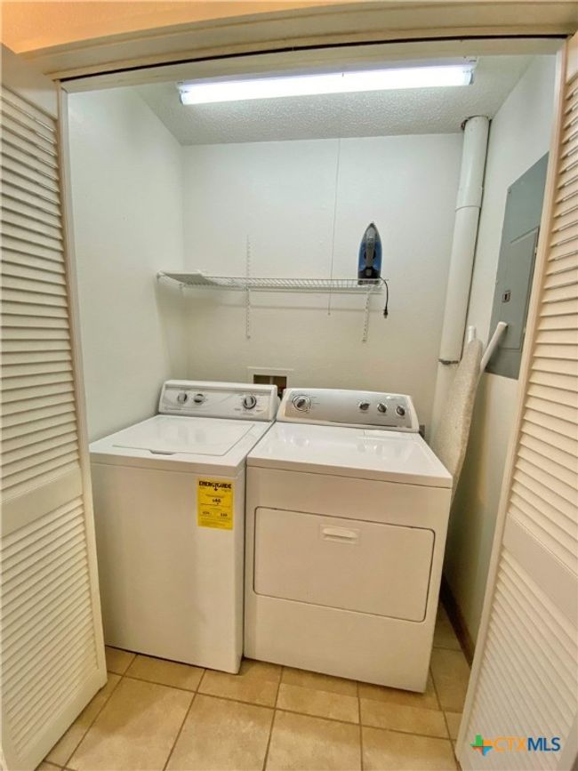 906 Lakeview Trl, House other with 3 bedrooms, 2 bathrooms and null parking in Mcqueeney TX | Image 6