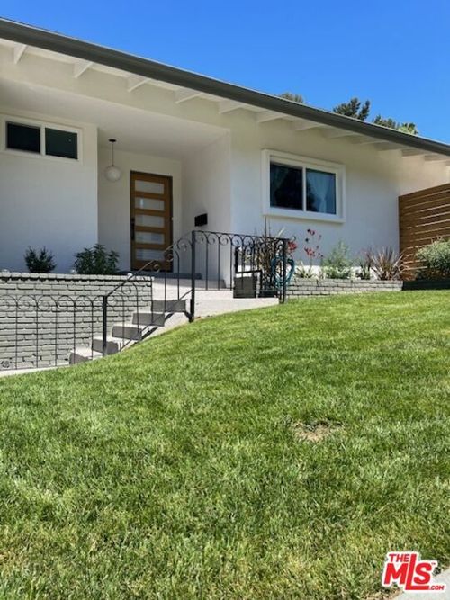 5304 Baza Ave, Woodland Hills, CA, 91364-1804 | Card Image
