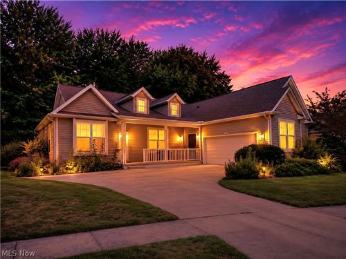 1901 Pembrooke Ln, Avon, OH, 44011-1659 | Card Image