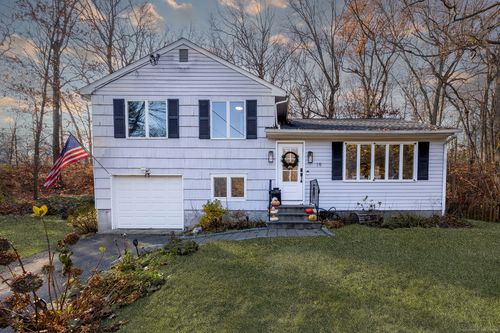 19 Eastwood Road, Norwalk, CT, 06851 | Card Image