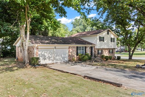 3529 Maggie Ave Nw, Huntsville, AL, 35810-2519 | Card Image