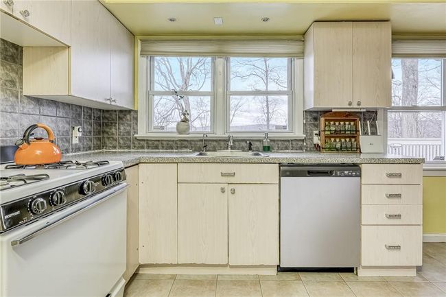 11 Rainbow Ct, House other with 6 bedrooms, 4 bathrooms and 1 parking in Spring Valley NY | Image 8