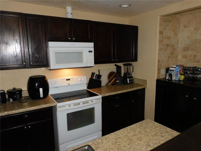 102 - 200 Afton Square, Condo with 2 bedrooms, 2 bathrooms and null parking in Altamonte Springs FL | Image 5