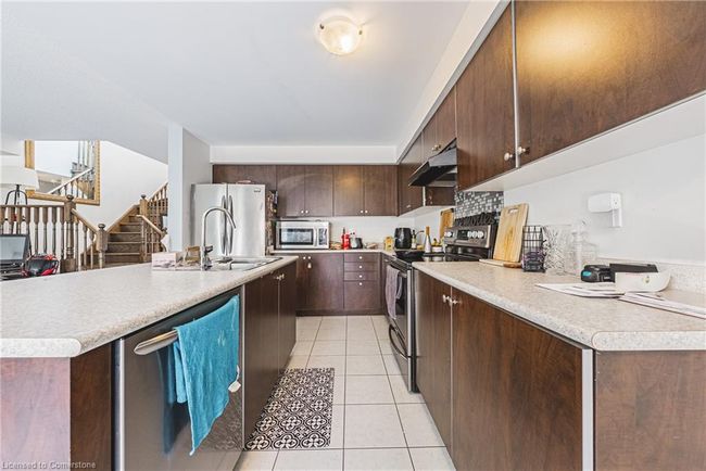 8258 Tulip Tree Dr, Townhouse with 3 bedrooms, 3 bathrooms and 2 parking in Niagara Falls ON | Image 4