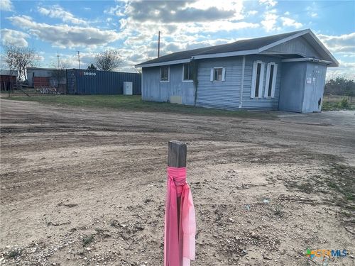 1739 W Court St, Seguin, TX, 78155-3101 | Card Image