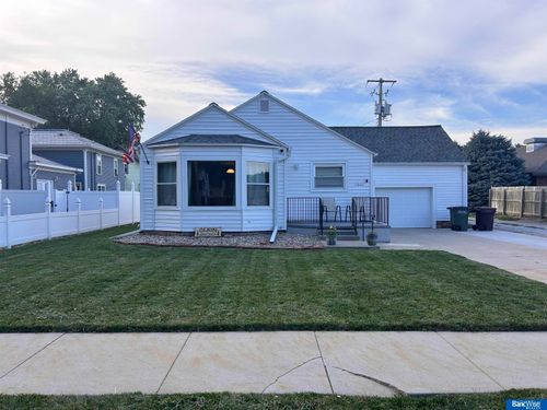 1007 M St, Aurora, NE, 68818-2044 | Card Image