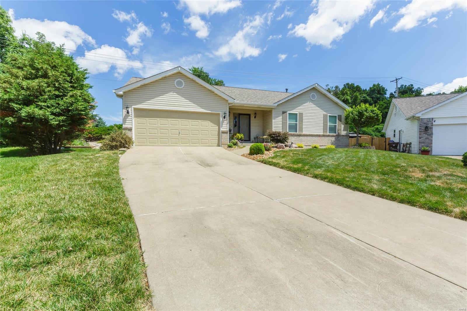 Plantation Manor Cir, Saint Peters, MO 63303
