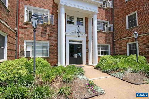 apt-3-32 University Cir, CHARLOTTESVILLE, VA, 22903-1805 | Card Image