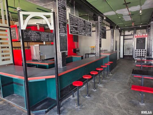 100 N 4th St, Burlington, IA, 52601-5502 | Card Image