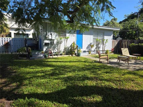 single-family-811 Ne 14th Ct, Fort Lauderdale, FL, 33304-1215 | Card Image