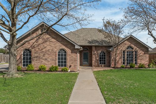 604 Cedar Dr, Pilot Point, TX, 76258-2738 | Card Image