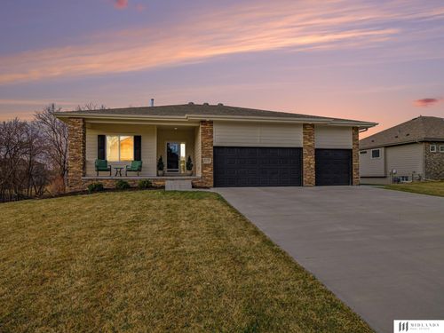 5158 Waterford Avenue Cir, Papillion, NE, 68133-4728 | Card Image