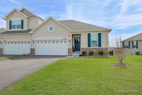 1252 Hawk Hollow Dr, Yorkville, IL, 60560-7110 | Card Image
