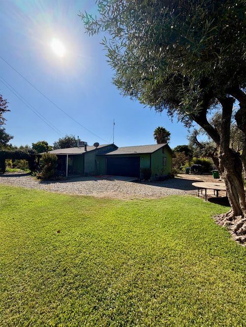 931 E List Ave, Exeter, CA, 93221-9667 | Card Image