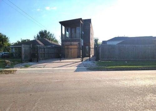 8136 N Main St, Houston, TX, 77022-4608 | Card Image