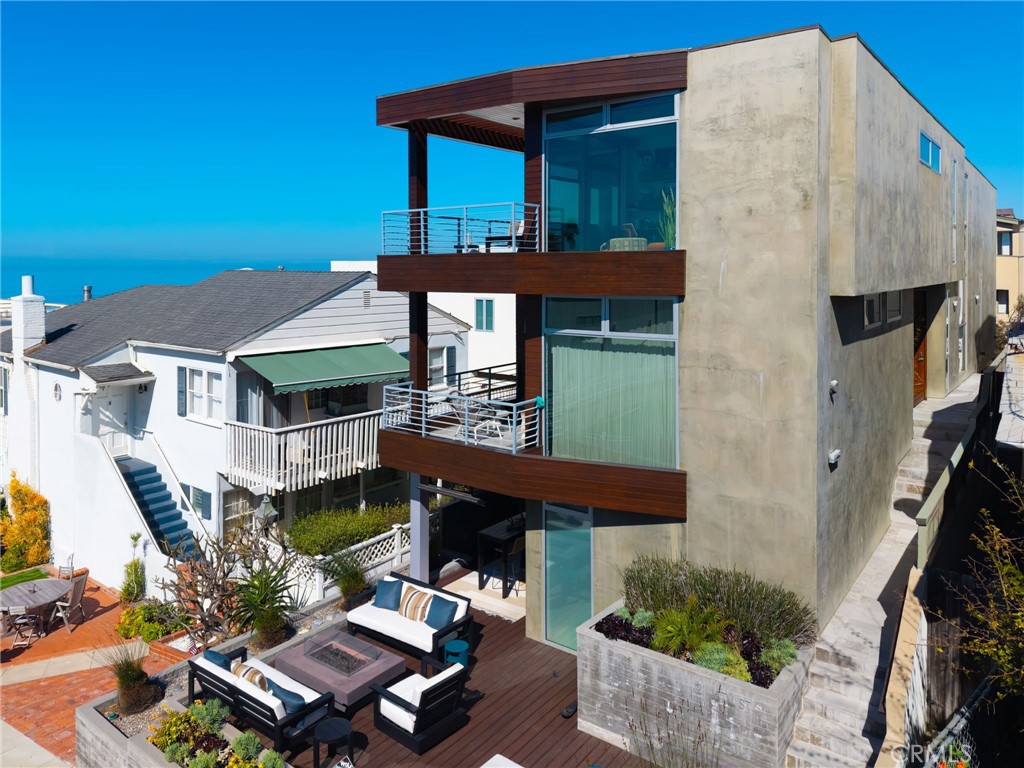 Residential Lease in Manhattan Beach 3